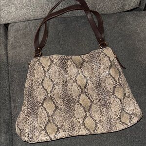 Elegant Snake Print Shoulder Bag